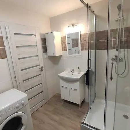 Moderne S Bezplatnym Parkovanim Apartment